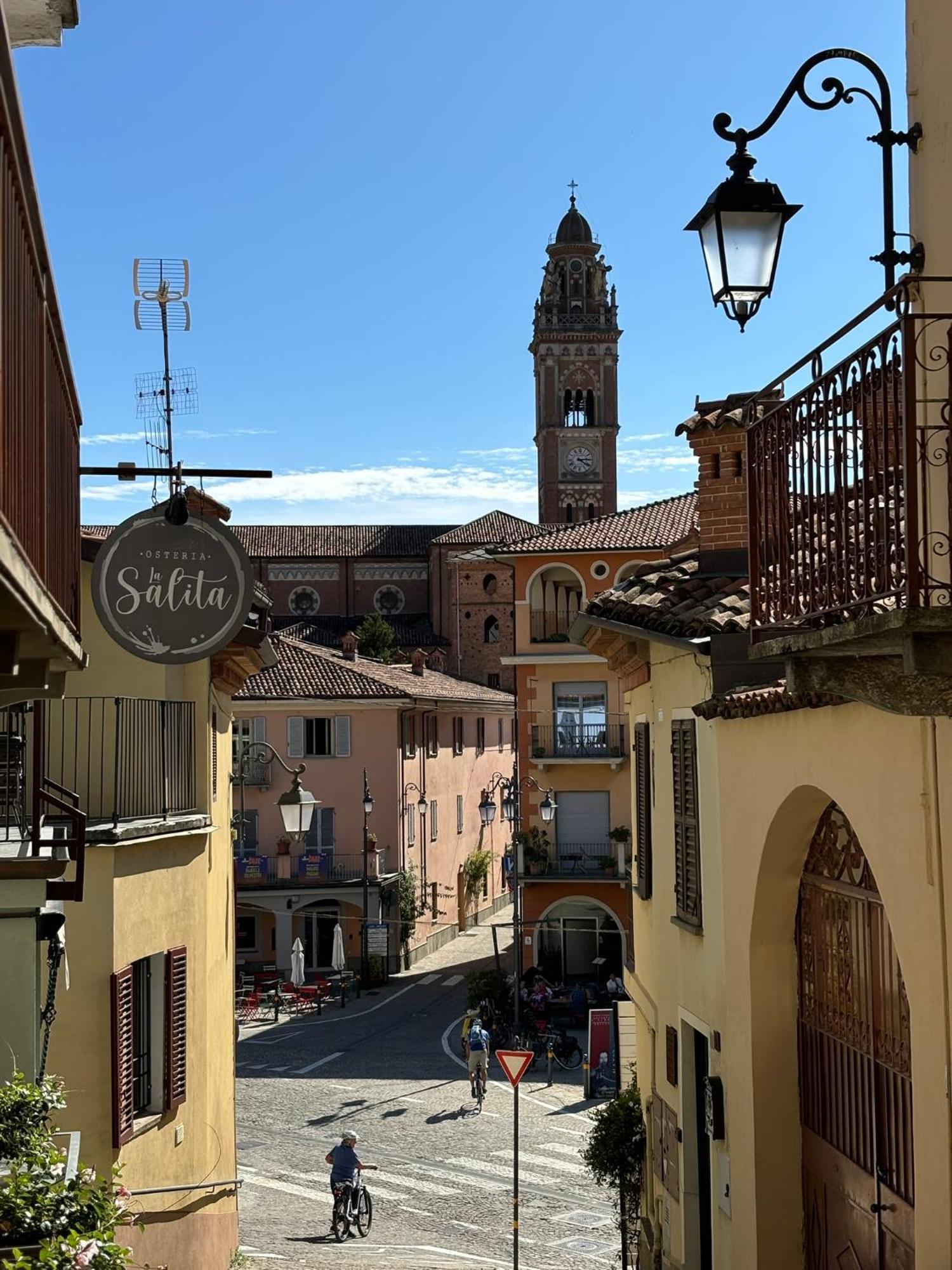Appartamento "La Poesia Della Terra" Monforte dʼAlba Exterior foto